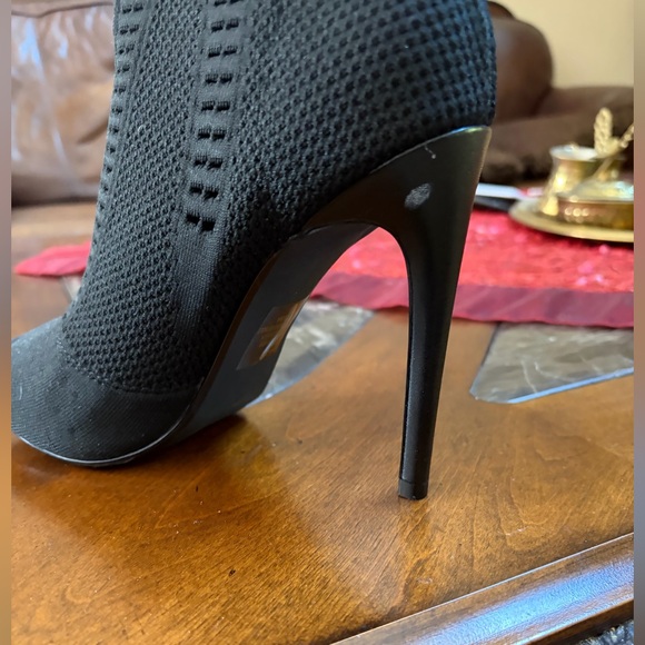 Steve Madden Black Heeled Peep Toe Bootie Fabric Size 8.5 - Picture 10 of 12